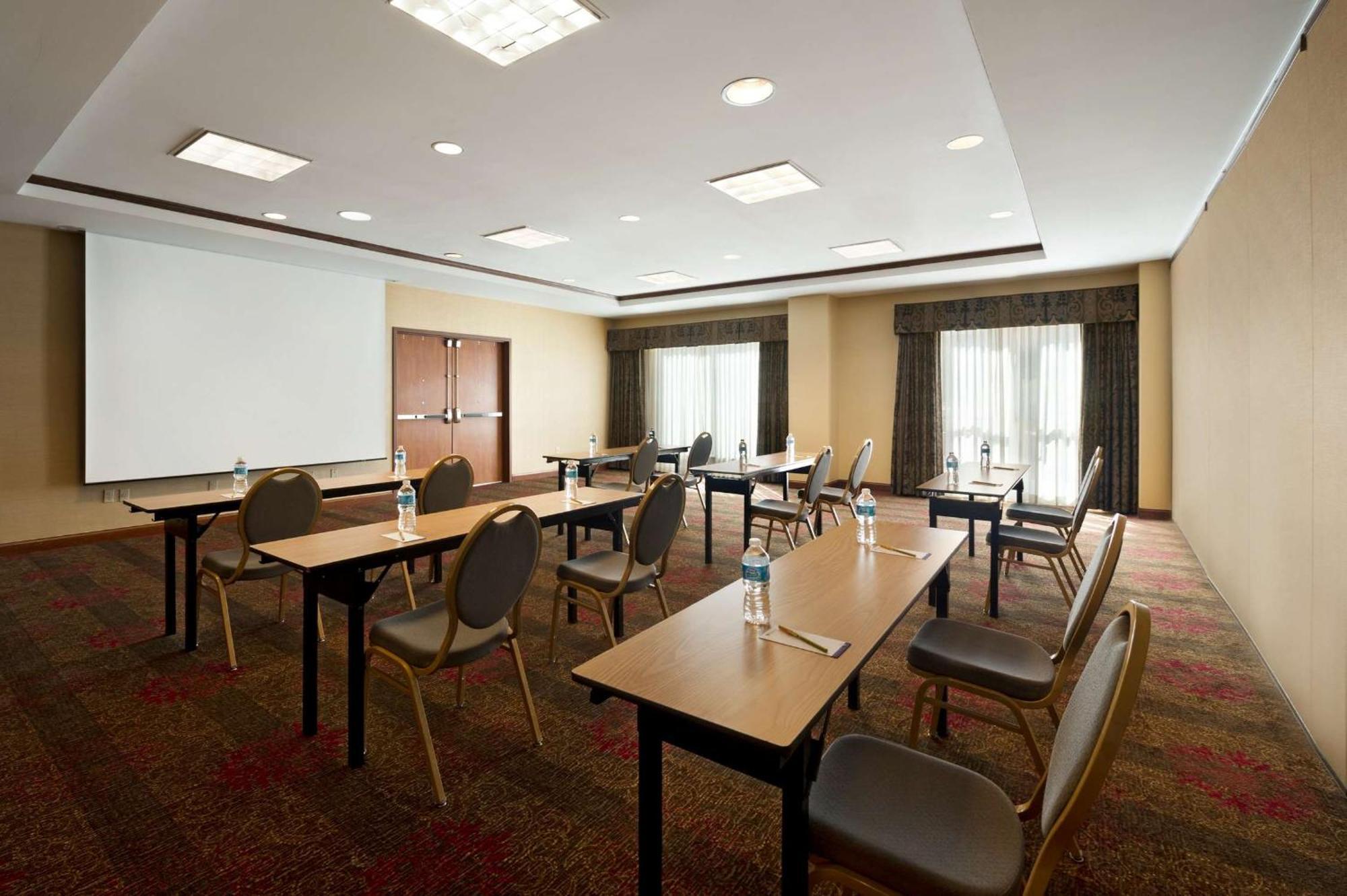 Hilton Garden Inn Houston/The Woodlands Exterior photo